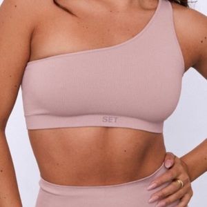 Re Poshing. Set Active one shoulder bra.
